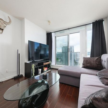 Central 1-Bedroom Apartment With Pool, Jacuzzi & Sauna Vancouver Luaran gambar