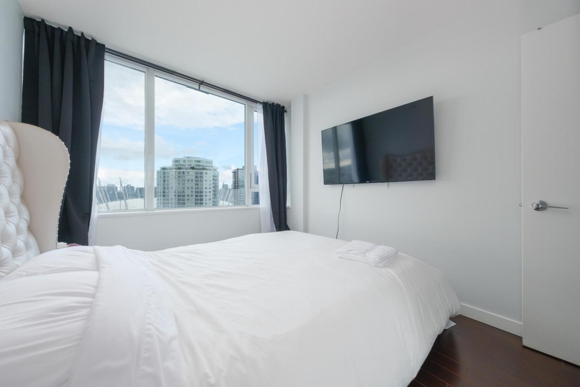 Central 1-Bedroom Apartment With Pool, Jacuzzi & Sauna Vancouver Luaran gambar