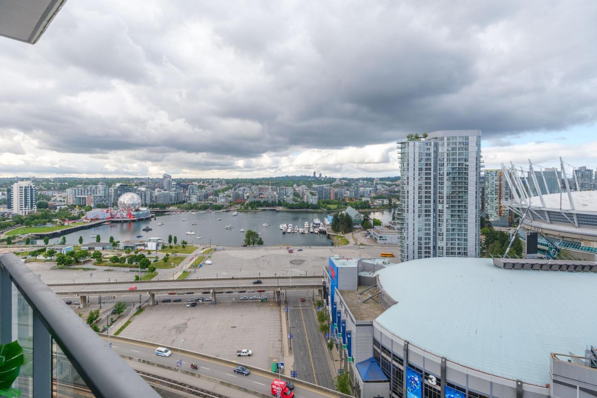 Central 1-Bedroom Apartment With Pool, Jacuzzi & Sauna Vancouver Luaran gambar
