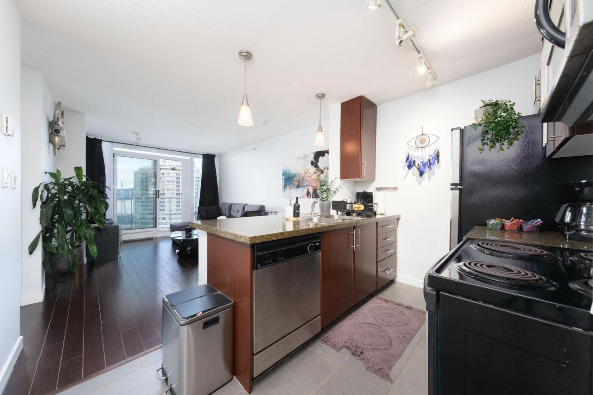 Central 1-Bedroom Apartment With Pool, Jacuzzi & Sauna Vancouver Luaran gambar