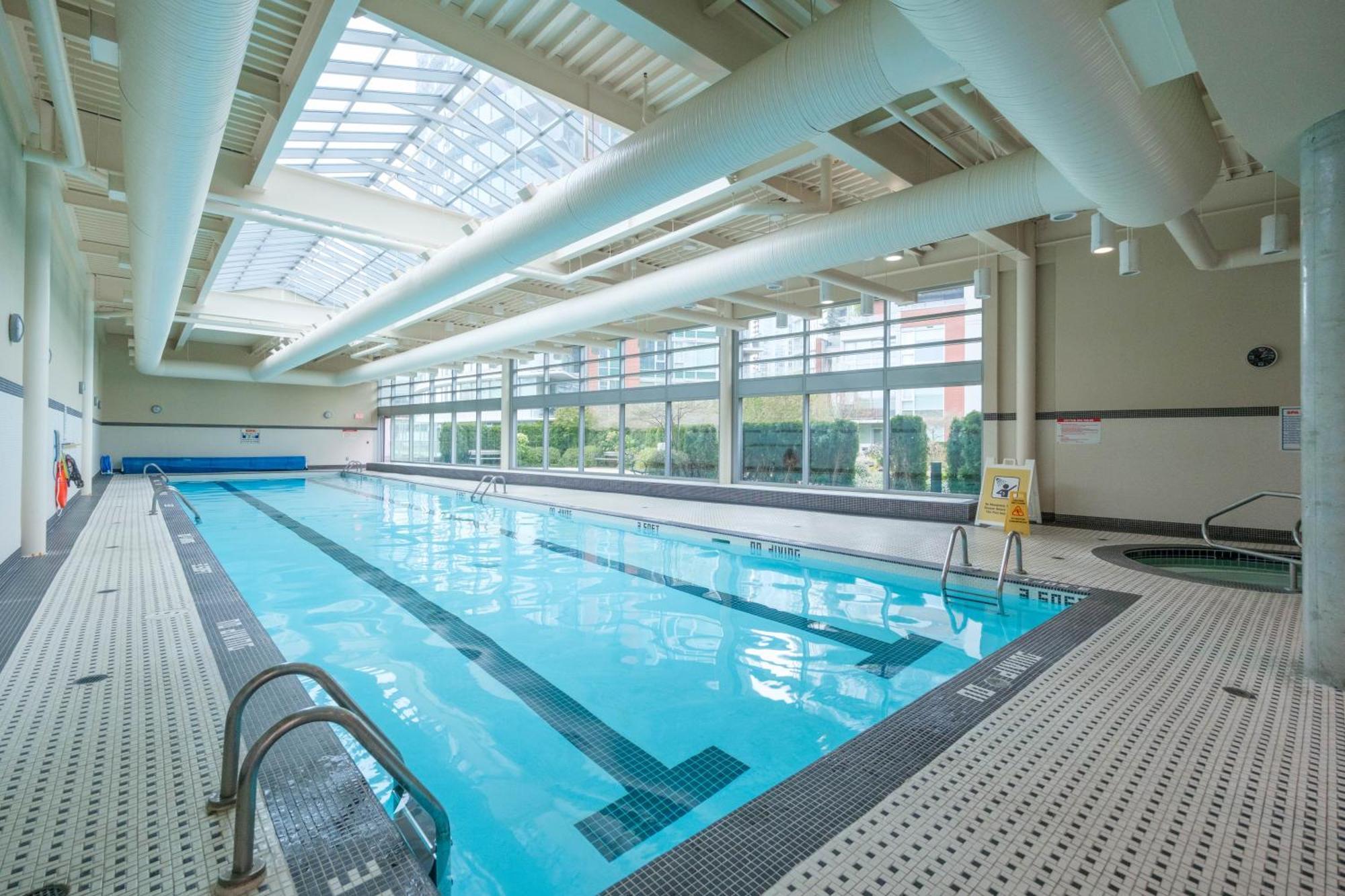 Central 1-Bedroom Apartment With Pool, Jacuzzi & Sauna Vancouver Luaran gambar