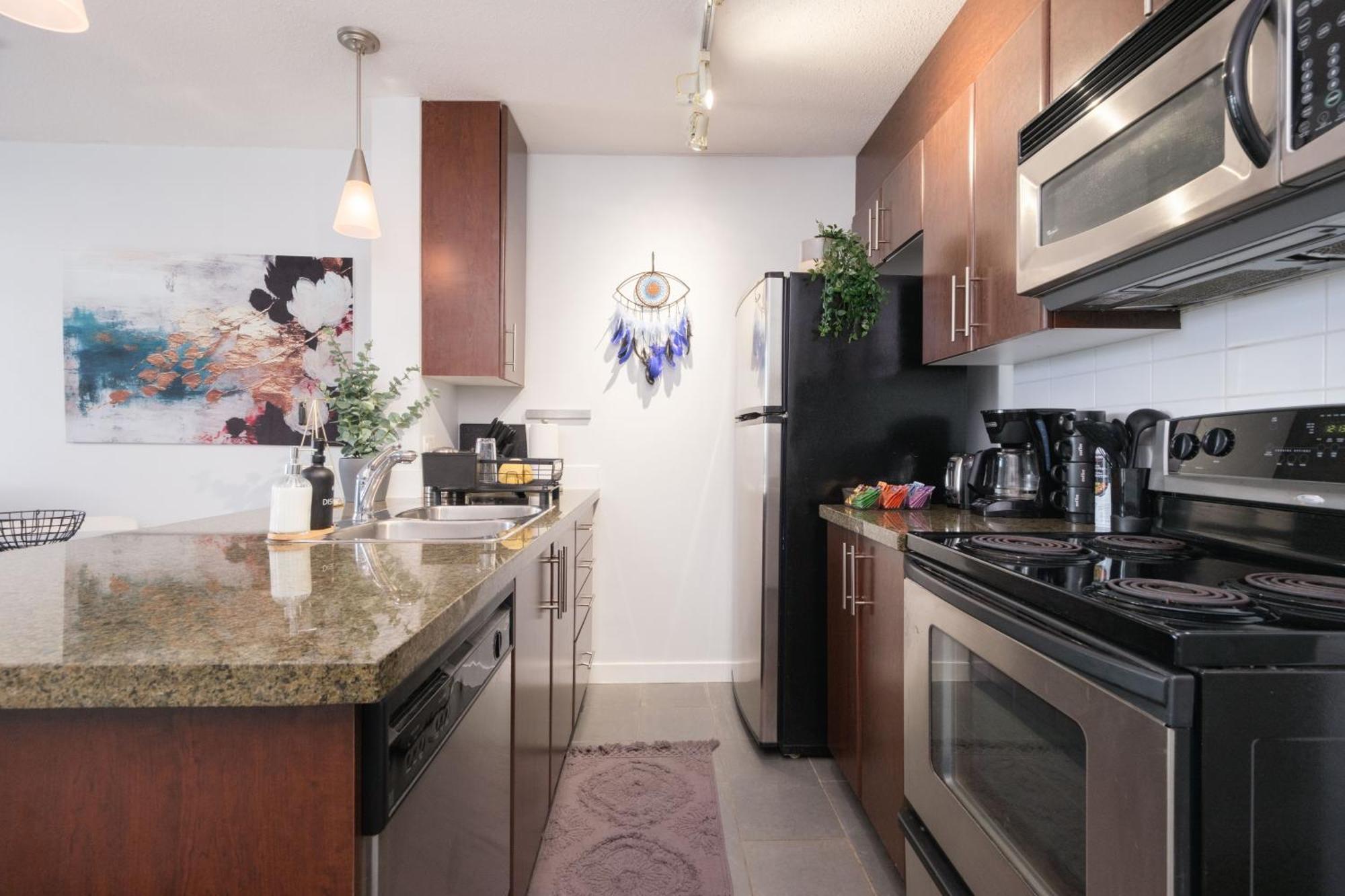 Central 1-Bedroom Apartment With Pool, Jacuzzi & Sauna Vancouver Luaran gambar
